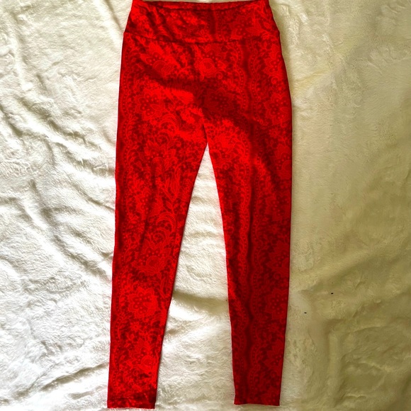 LuLaRoe Pants - 💥3/$30 LuLaRoe One size color red floral print excellent condition